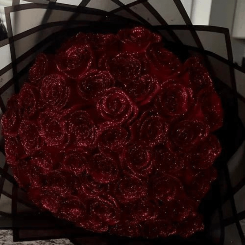 Stilvolle Wohnkultur: Funkelnde Glitzerrose unter Glaskuppel, elegante Dekoration für Zuhause & Anlässe.
