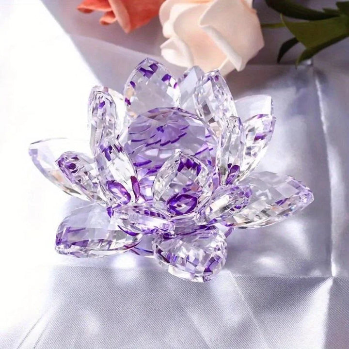Edle Kristall-Lotusblume, eine zeitlose Feng Shui Dekoration und stilvolles Wohnaccessoire.