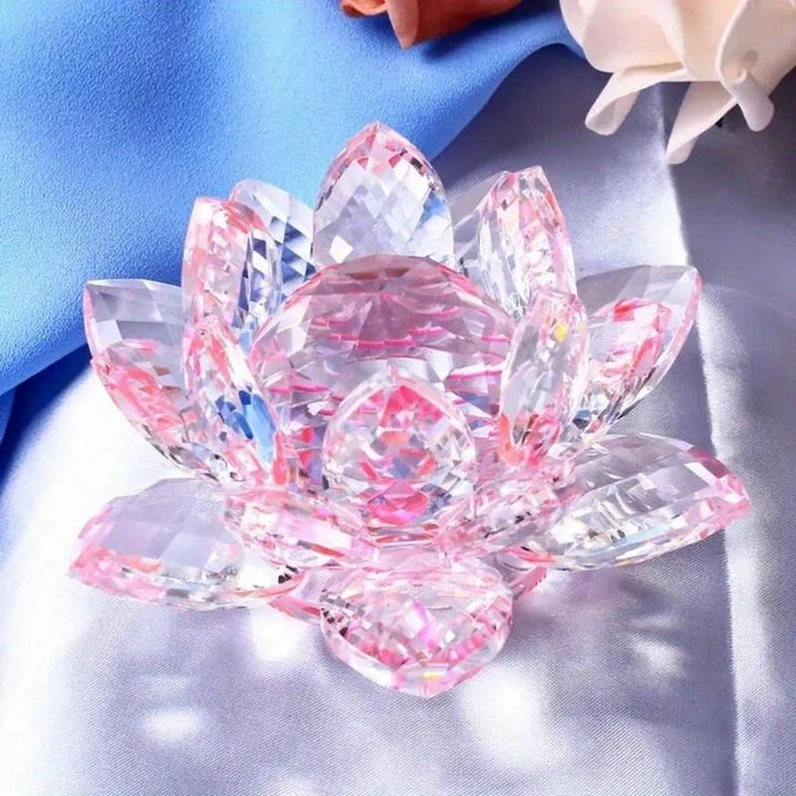 Lotus Kristall Blume, ein funkelnder Glücksbringer und harmonisches Wohnaccessoire für positive Energie.