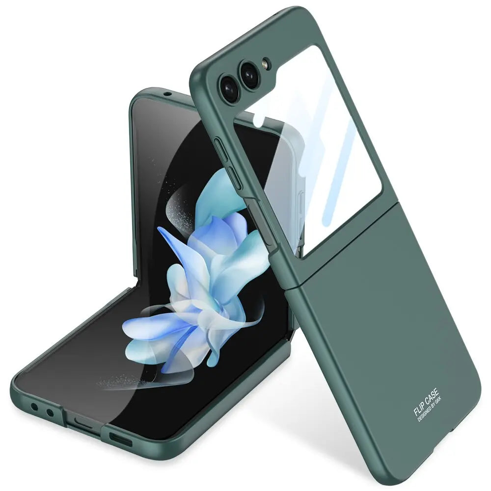 Schlanke, matte Schutzhülle speziell für das Samsung Galaxy Z Flip 5. Perfektes Zubehör.