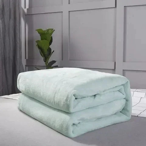 Ultimativer Komfort mit dieser weichen Ganzjahres Kuschel Fleece Decke für jede Jahreszeit.
