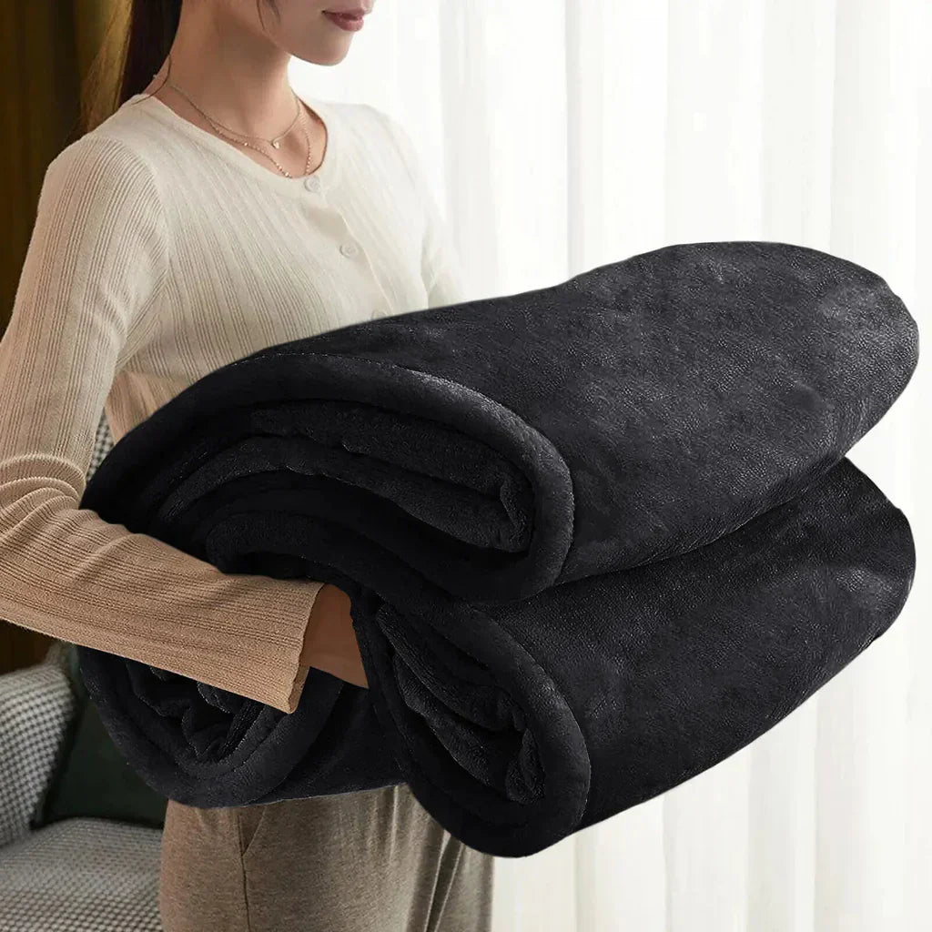 Elegante Fleece Wohndecke, vielseitig einsetzbar; weich & warm für gemütliche Stunden am Sofa.
