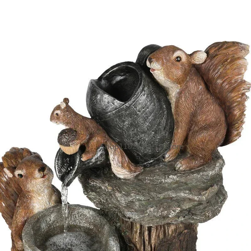 Detailreiche Kunstharz Garten-Deko: Ente & Eichhörnchen Figuren, Solar-LED-Beleuchtung, Wasserelement.