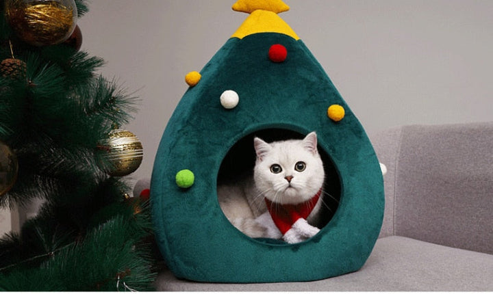 Katzenhöhle Weihnachtsbaum: Festliches Haustierbett in Grün; bietet Geborgenheit & Wärme im Winter.