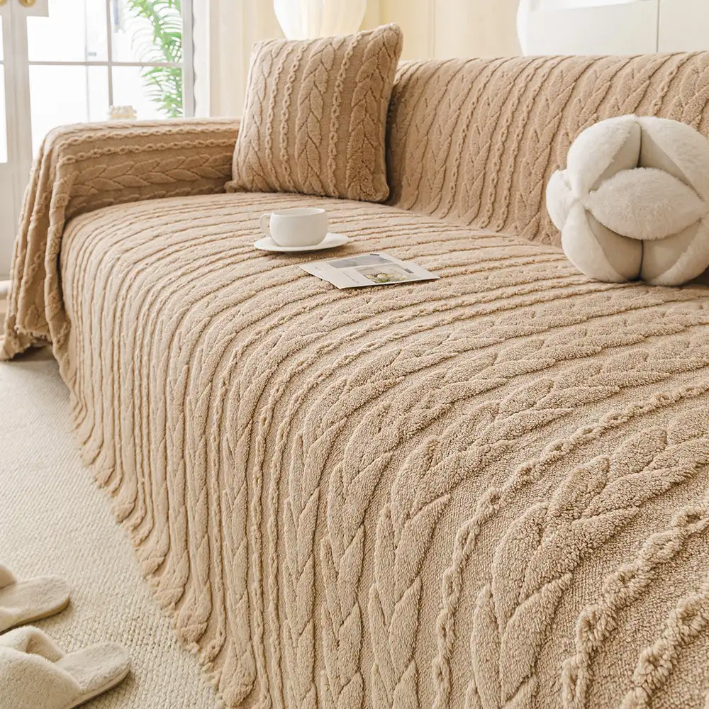 Weicher Fleece Überwurf, dekorativer Möbelschutz und Fleecedecke in einem Produkt vereint.