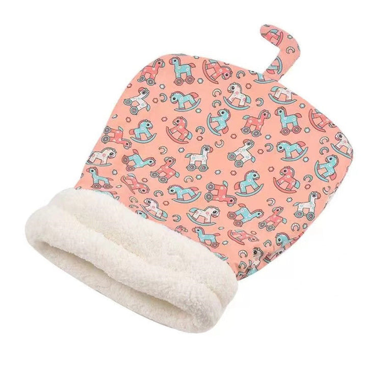 Waschbarer Katzen Schlafsack, plüschig und gemütlich, bietet Ihrer Katze Wärme und Komfort.