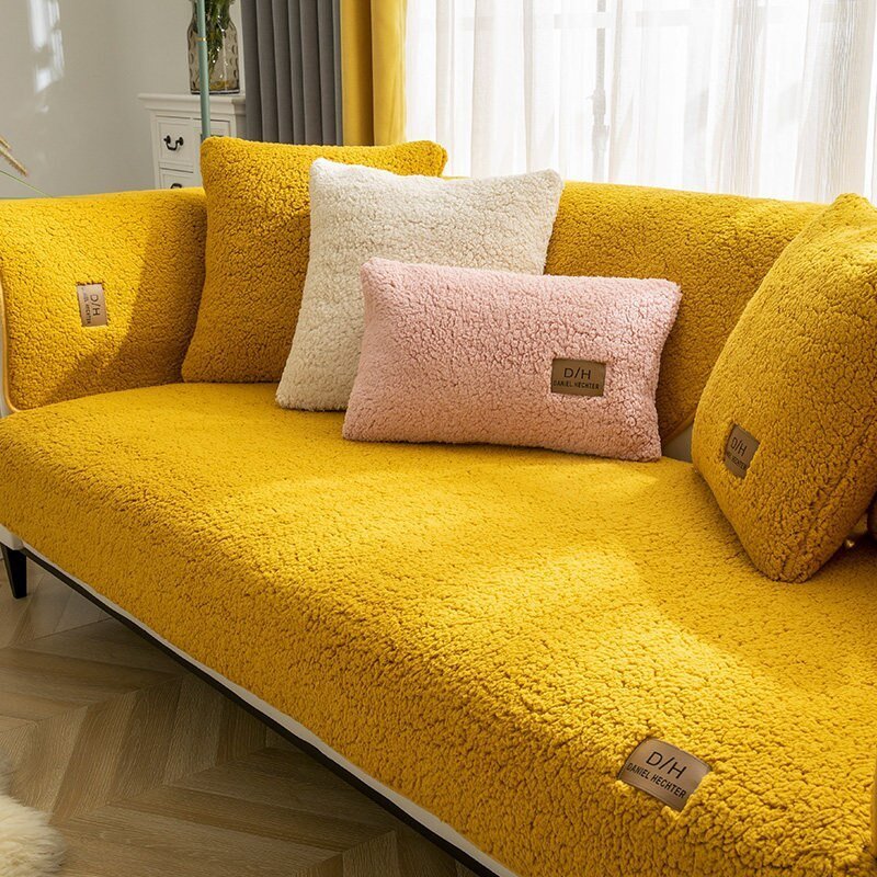 Robuster Plüsch-Sofabezug aus Polyester, schützt Ihr Sofa effektiv und ist pflegeleicht.