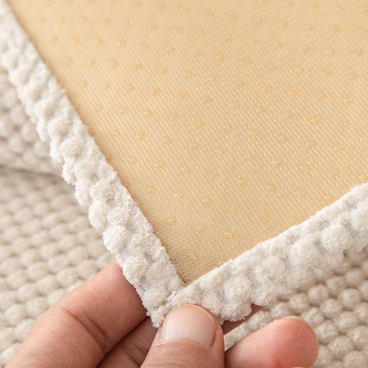 Haustierfreundlicher Plüsch Sofabezug in Beige & Khaki. Pflegeleichter, rutschfester Schutz für Ihr Sofa.