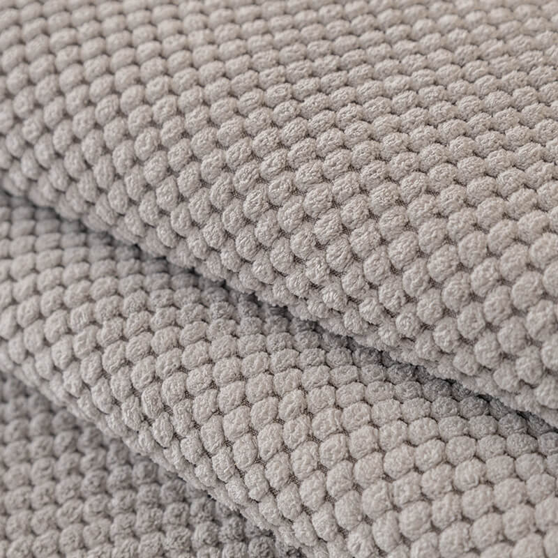 Gemütlicher Plüsch Couchbezug. Haustierfreundlicher und rutschfester Sofaschutz in ansprechenden Farben.