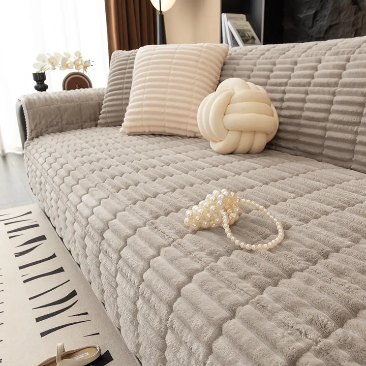 Einteiliger Sofa Schutz, rutschfest, sorgt für Komfort und Schutz im Wohnzimmer.
