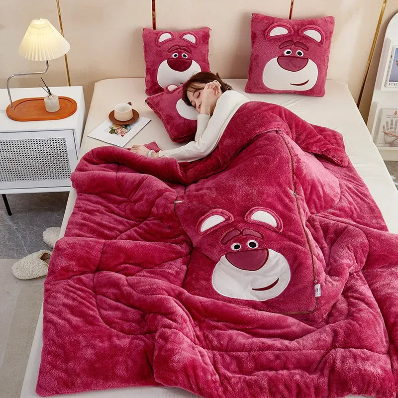 Kuschelige Fleecedecke & Kissen mit Minnie Mouse Design, ein luxuriöses Set für entspannte Stunden auf dem Sofa.