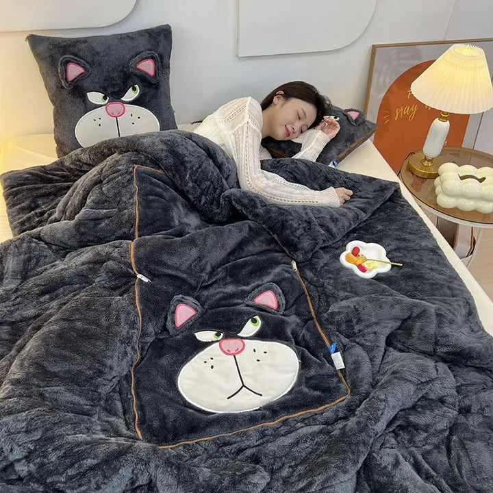 Mickey Mouse Luxus Decken- & Kissen-Set "Nomi", weiche Kuscheldecke & Kissen für gemütliche Momente.