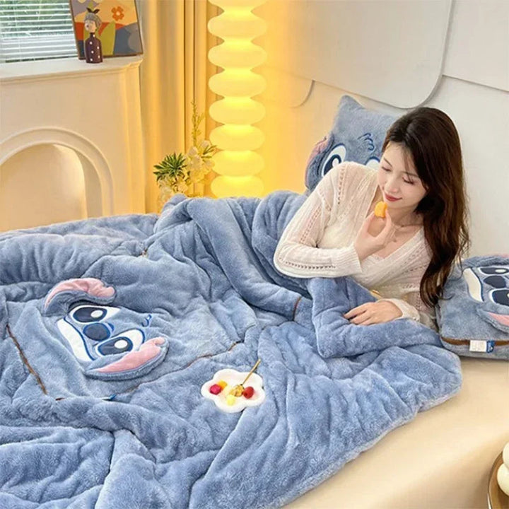Minnie Mouse Kuscheldecke & Kissen-Set, ideal als luxuriöses Sofa-Accessoire oder gemütlicher Reisebegleiter.