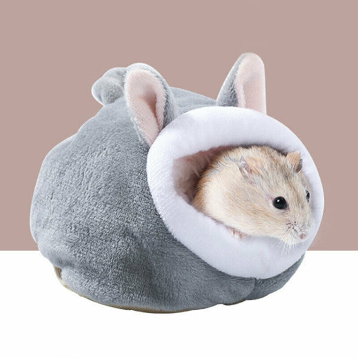 Graues Nagerhaus, weicher und warmer Schlafplatz. Perfektes Hamsterzubehör für jedes Haustier.