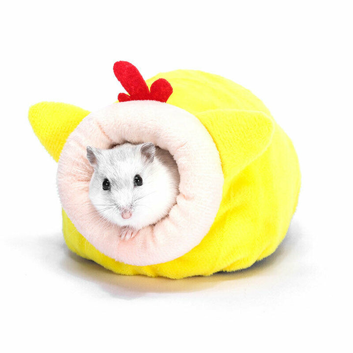 Gelbes, kuscheliges Hamsterhaus, warmer und sicherer Rückzugsort für kleine Nager.