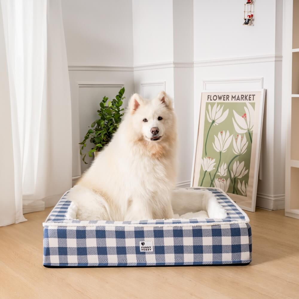 Detailansicht: Weiches Material und robustes Schottenmuster des ergonomischen Hundebetts.