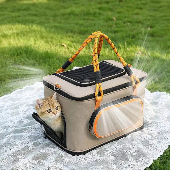 Sichere Katzen-Tragetasche mit Gurtbefestigungsmöglichkeit für Autofahrten, komfortabel und stressfrei.