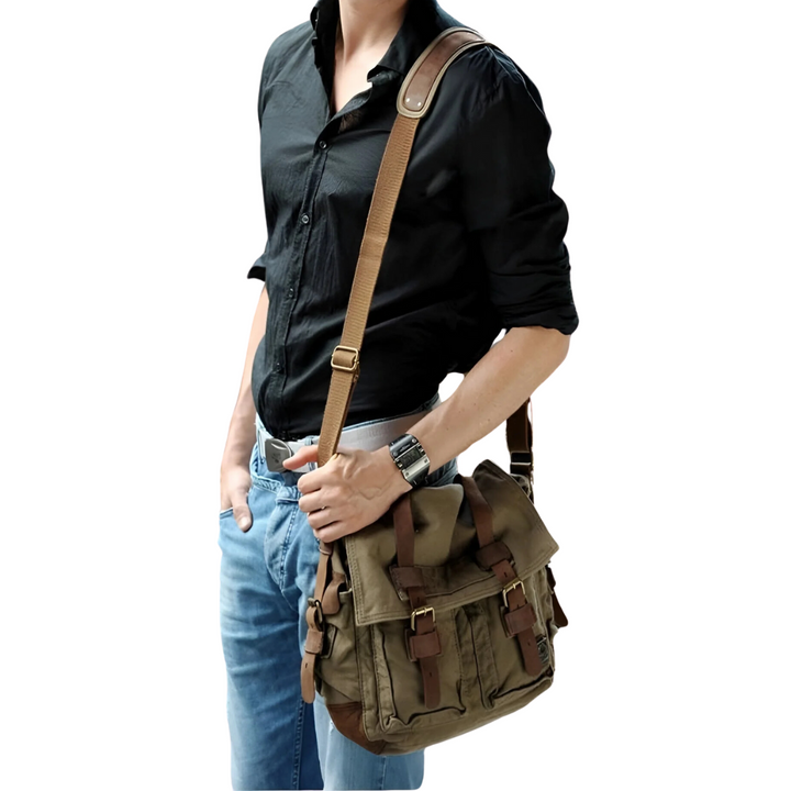 Moderne Herren Schultertasche als praktisches Reiseaccessoire, perfekt für den urbanen Mann.