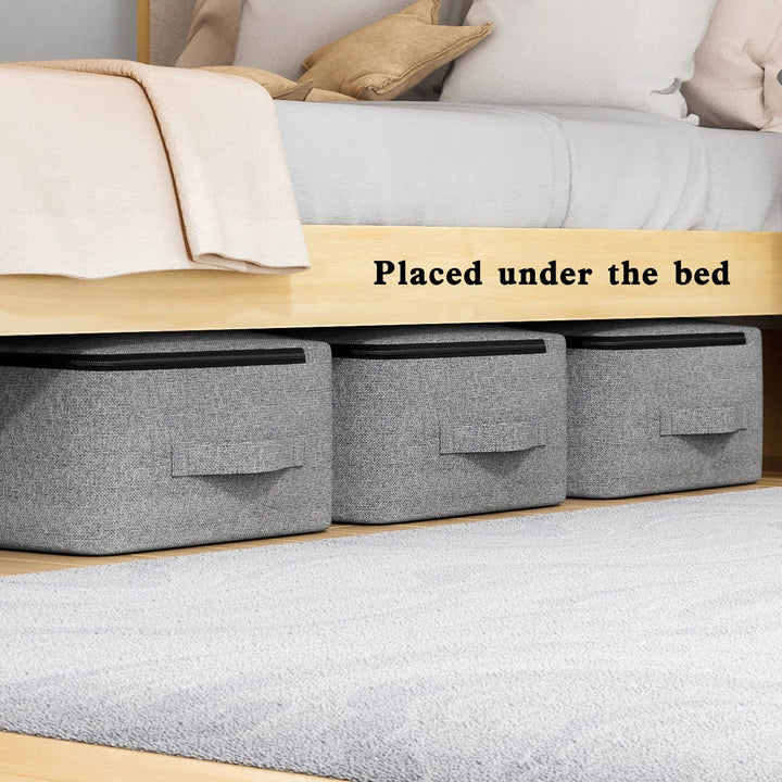 Großer Aufbewahrungsbeutel für Kleidung, Bettwäsche und saisonale Textilien – schafft Ordnung im Schlafzimmer.