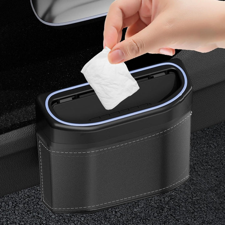 Sauberkeit im Auto: Geruchsdichter Mülleimer mit smartem Touch-Licht, ideal für alle Fahrten.