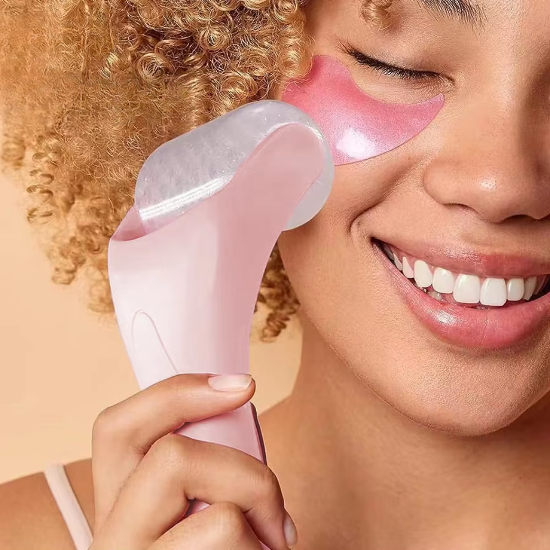 Ergonomischer Ice Roller für die Gesichtsmassage, ideal zur Faltenminderung und Hautverjüngung.