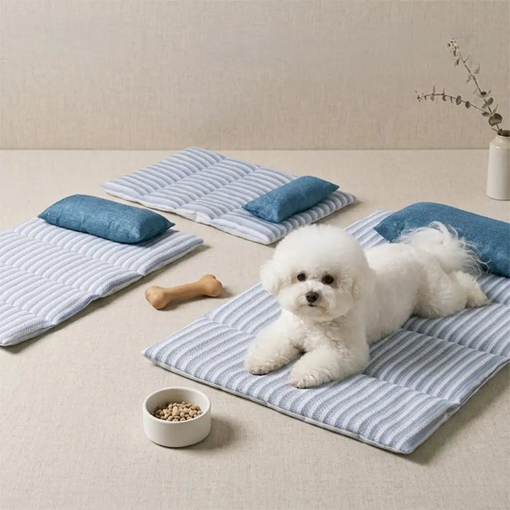 Textur der gestreiften Eisseide-Kühlmatte. Strapazierfähig & rutschfest für Hunde & Haustiere.