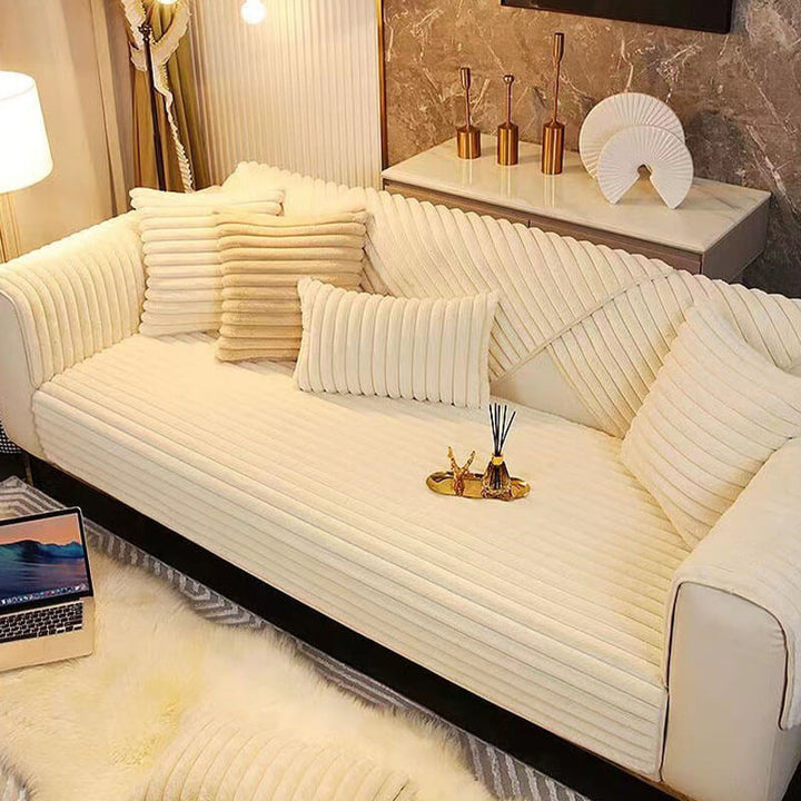 Weicher, gestreifter Plüsch-Sofabezug, dick & rutschfest. Ideal als warmer Sofaschutz und stilvolle Wohnzimmer-Deko.
