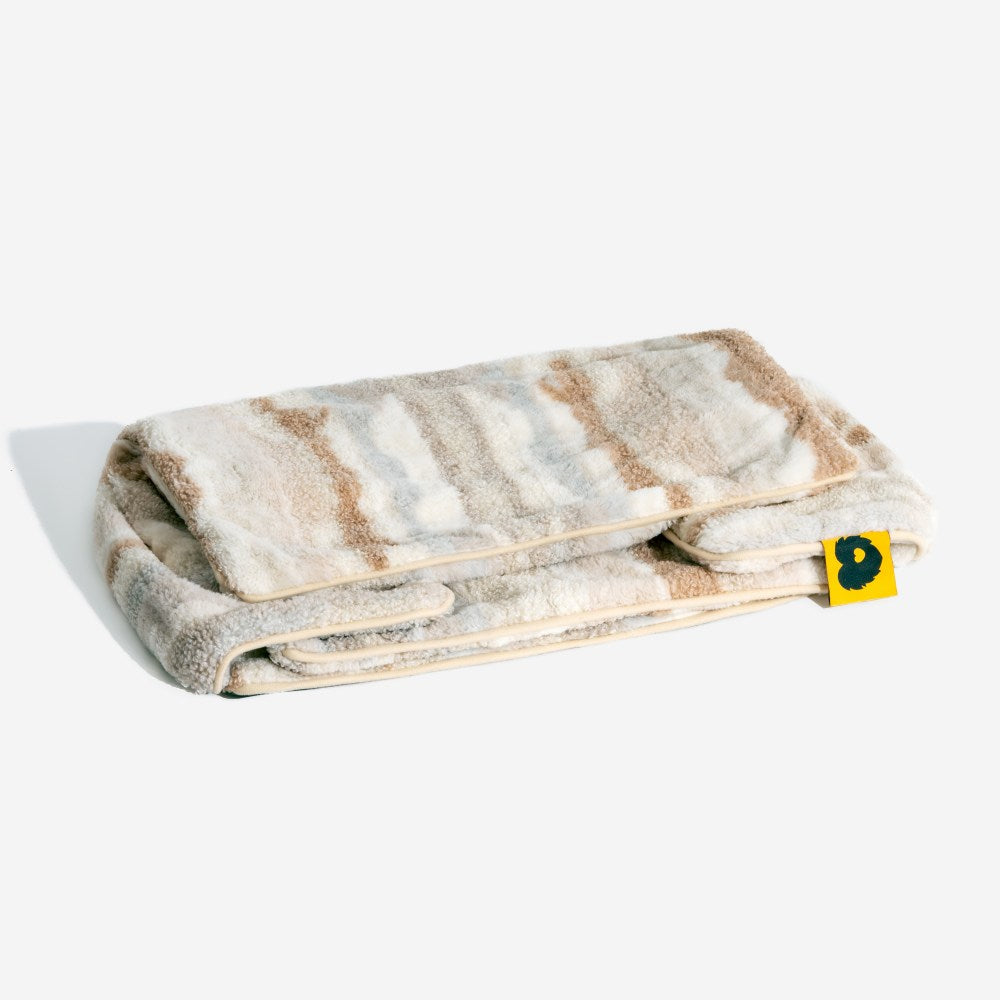 Gestreifter Lammwolle-Imitat Bezug für Hundesofas, schützt Möbel & bietet Komfort. Waschbar.