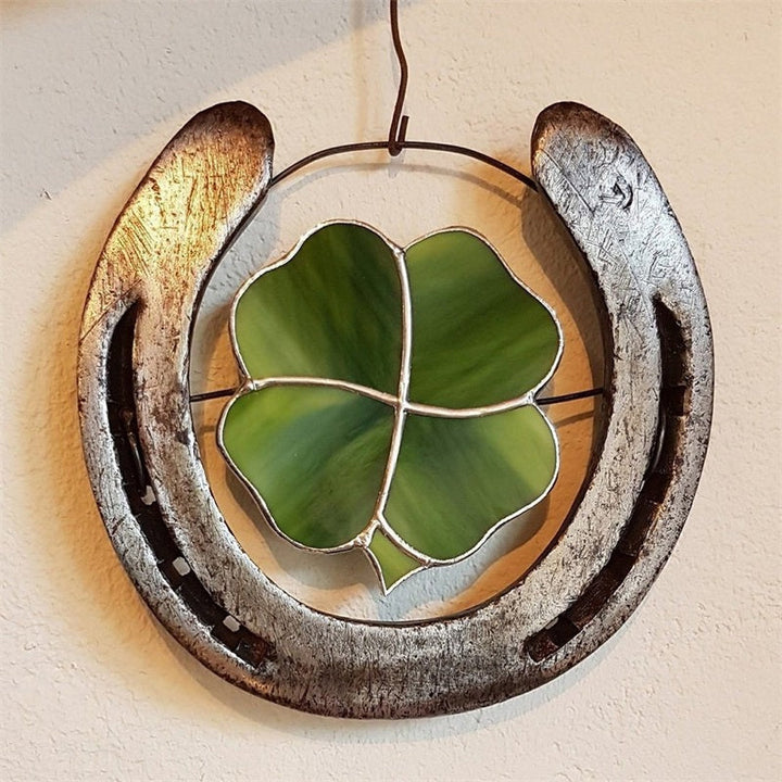 Glücks-Hufeisen Wandornament aus Eisen mit vierblättrigem Kleeblatt. Glücksbringer & Hausdeko.