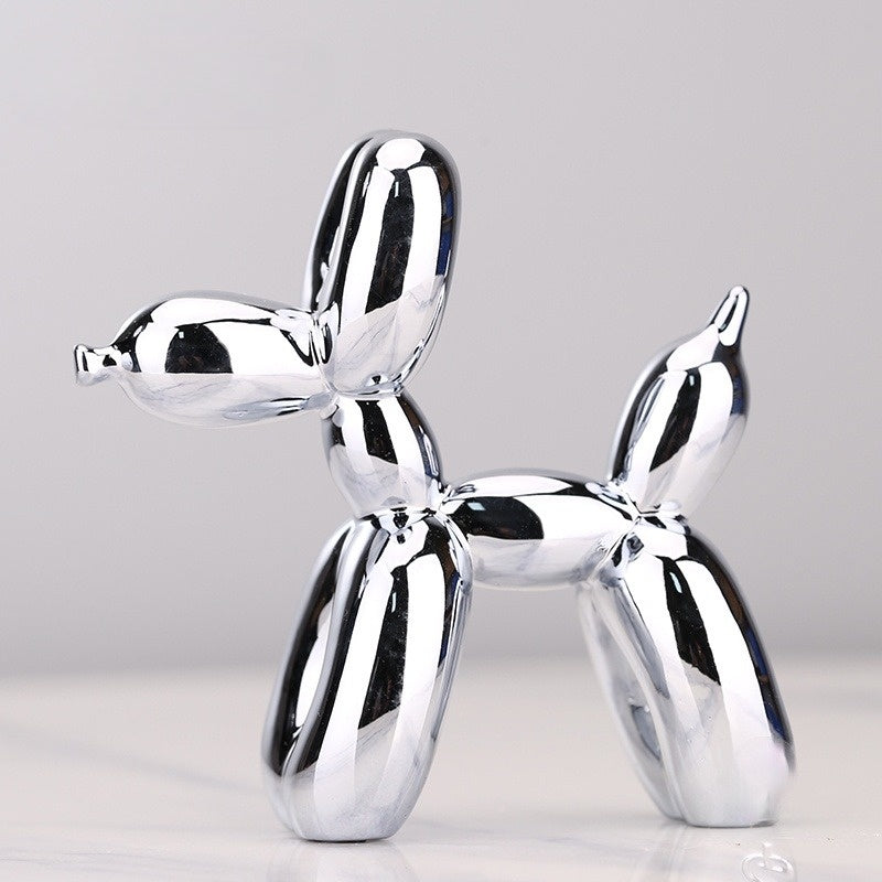 Glänzende Ballonhund Skulptur aus Kunstharz, modernes Wohnaccessoire in farbenfrohem Design.