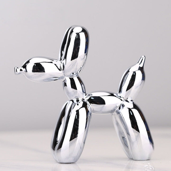 Glänzende Ballonhund Skulptur aus Kunstharz, modernes Wohnaccessoire in farbenfrohem Design.