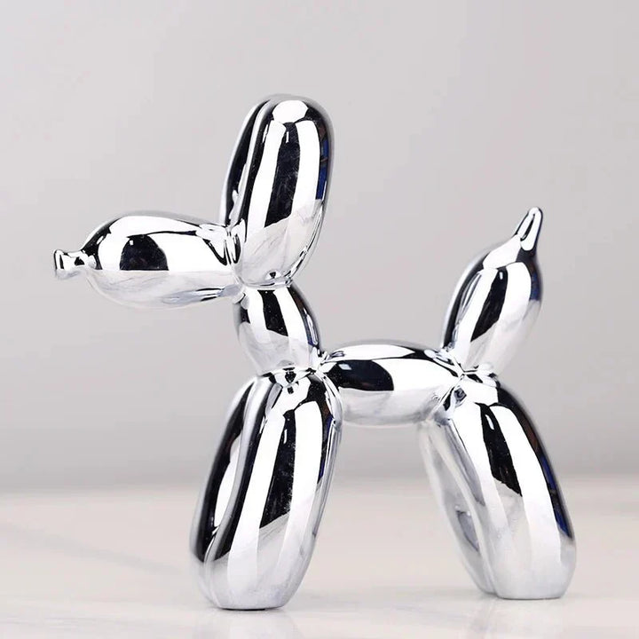 Glänzende Kunstharz Ballonhund Dekoration, minimalistisches Design für moderne Räume.