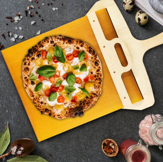 Hochwertiger Birkenholz-Pizzaschieber für perfektes Pizzabacken. Ein unverzichtbarer Küchenhelfer.