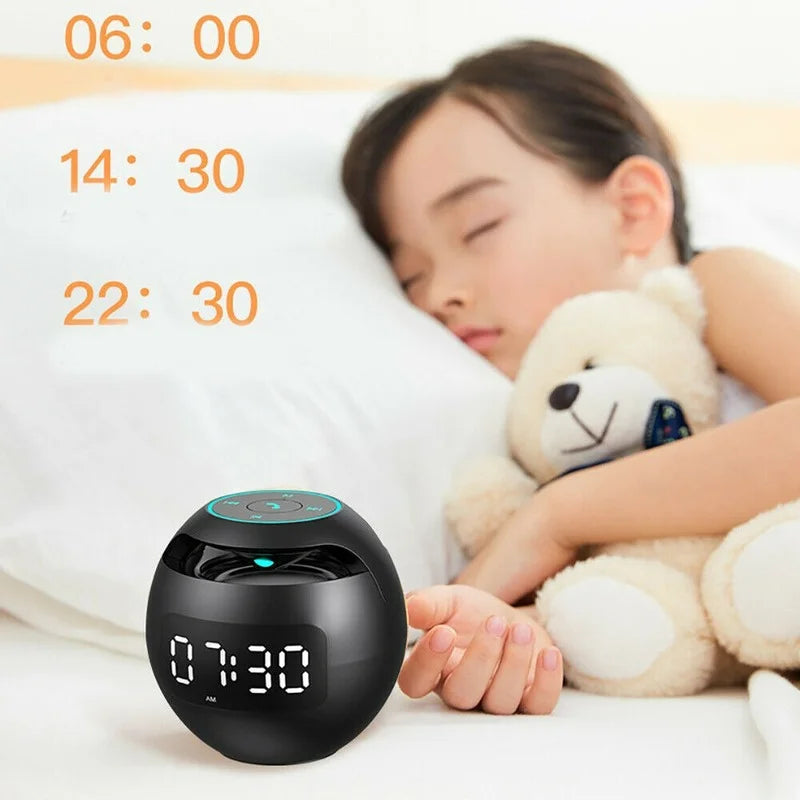 GlowBeep Smart Clock zum Musikhören und sanften Aufwachen mit LED-Licht und Bluetooth im Wohnzimmer.