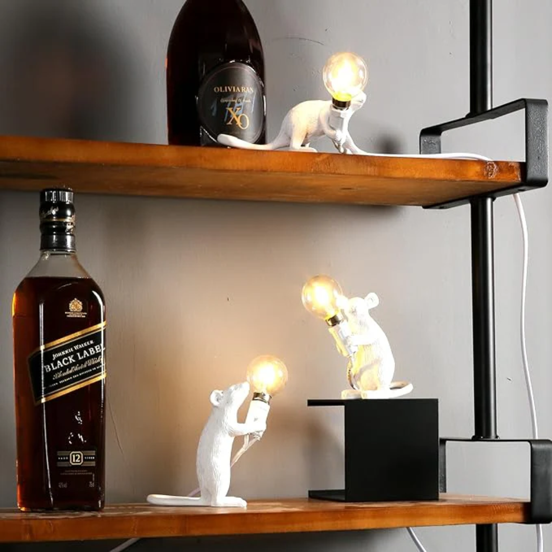Schwarze Maus Nachttischlampe mit LED-Licht, perfekt als verspieltes Stimmungslicht im Schlafzimmer.
