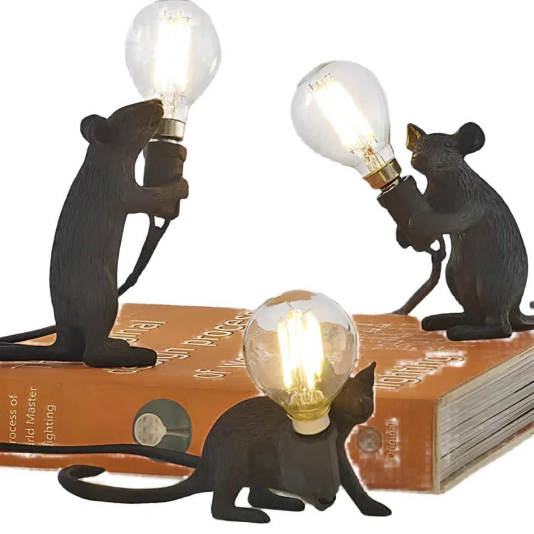 Verspielte goldene Maus LED Lampe als Dekolampe, spendet warmes Stimmungslicht für jeden Raum.