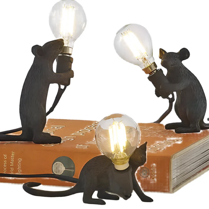 Verspielte goldene Maus LED Lampe als Dekolampe, spendet warmes Stimmungslicht für jeden Raum.
