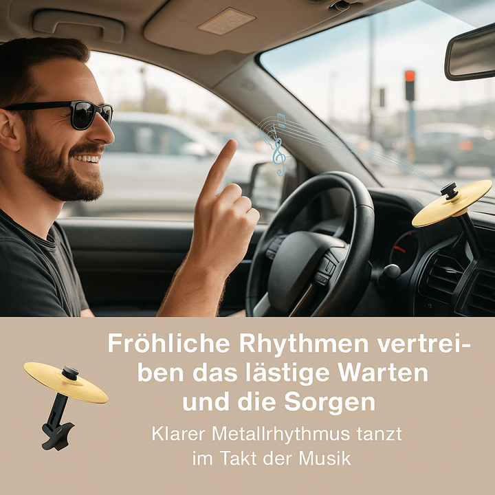 Detail vom BeatDrive Mini-Schlagzeugbecken in Gold. Perfekte Musik Deko für Auto, Büro & Musiker Geschenk.