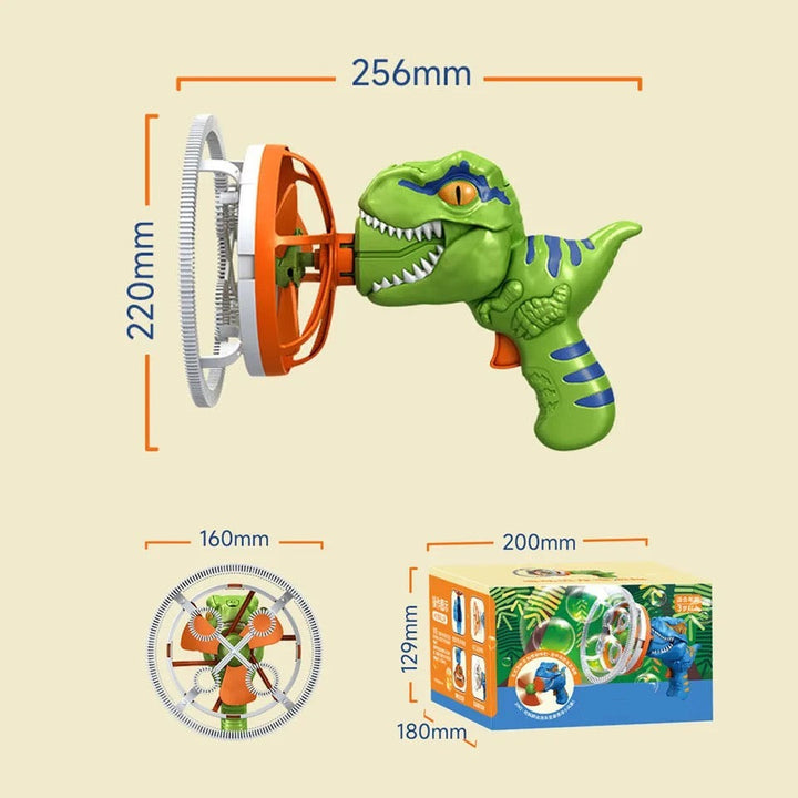 Bunte Seifenblasen fliegen aus der Dino-Seifenblasenkanone im Garten. Super Outdoor- & Motorikspielzeug für Kinder.
