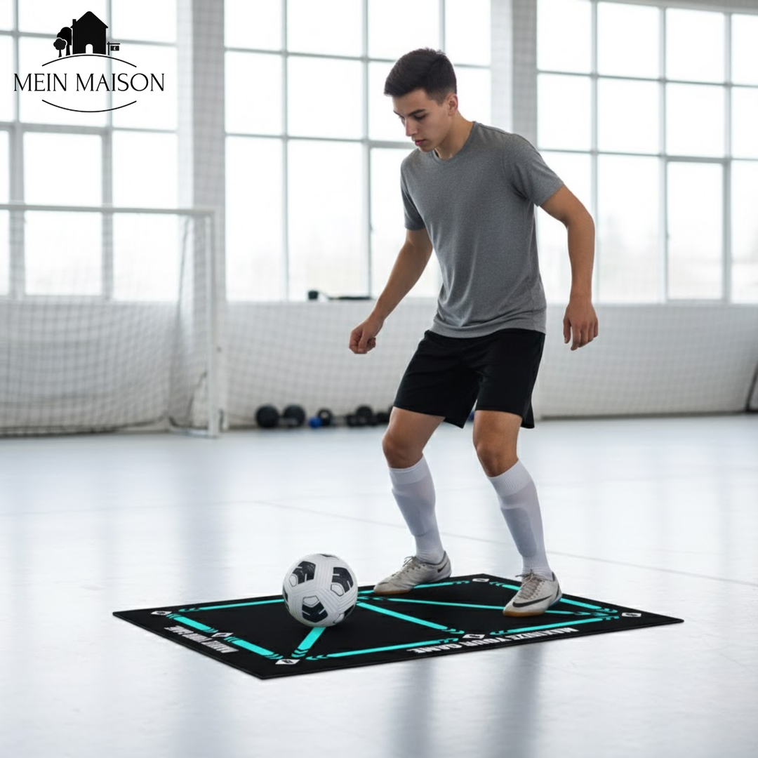 Leise Fußball-Trainingsmatte mit Ball, perfekt zur Verbesserung von Technik, Präzision & Ballkontrolle.