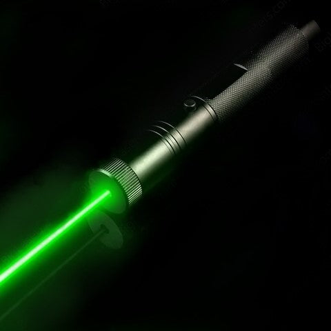 Ergonomischer USB-Laserpointer, wiederaufladbar, bietet Präzision, Weitblick & Sicherheit.