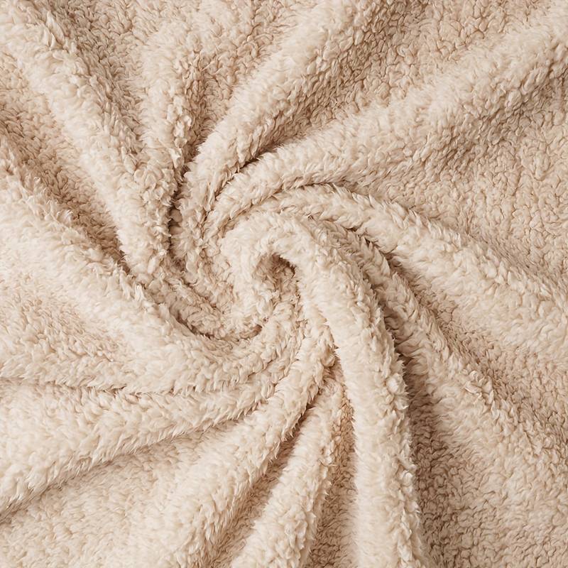 Kleine Hundedecke, schwarz, aus weichem Fleece; perfekt als Welpenzubehör & für Komfort.