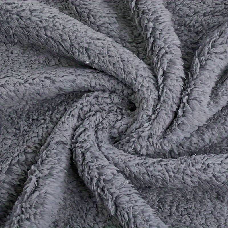 Hundezubehör: Cremefarbene Fleece-Kuscheldecke für Welpen & kleine Hunde, pflegeleicht.