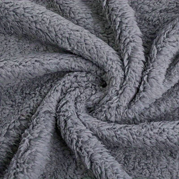 Hundezubehör: Cremefarbene Fleece-Kuscheldecke für Welpen & kleine Hunde, pflegeleicht.