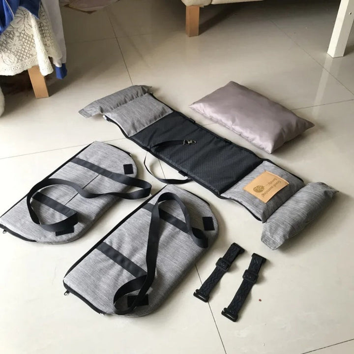 Maximaler Schutz mit SafePaws Hundesitzsack. Dein Haustier sicher im Auto unterwegs. Grau.