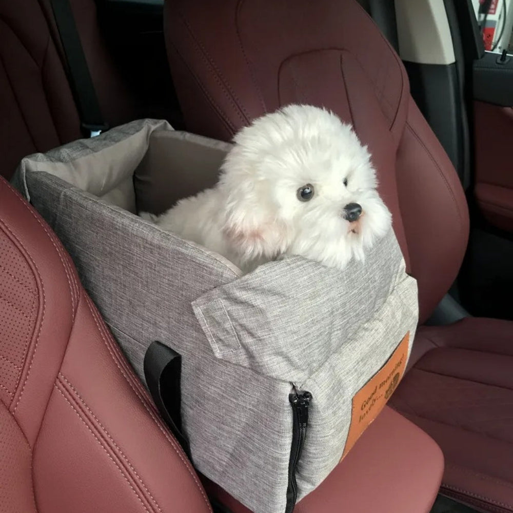 Wasserdichter SafePaws Autositzsack aus grauem Oxford-Stoff für Hunde. Sicheres Reisezubehör.