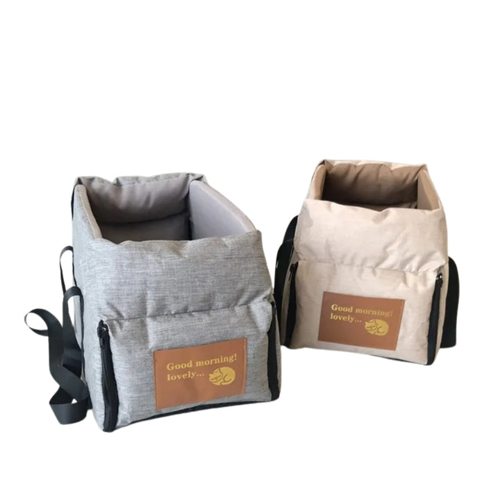 Komfortabler SafePaws Hundesitzsack für sichere & gemütliche Autofahrten mit deinem Haustier.