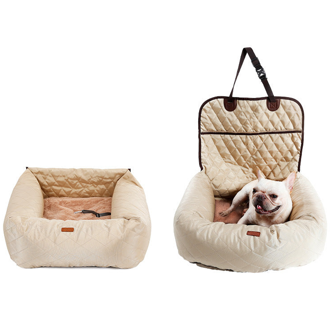 SafeRide Hundebett Autositz in Beige, sorgt für maximale Sicherheit & Gemütlichkeit bei jeder Autofahrt.
