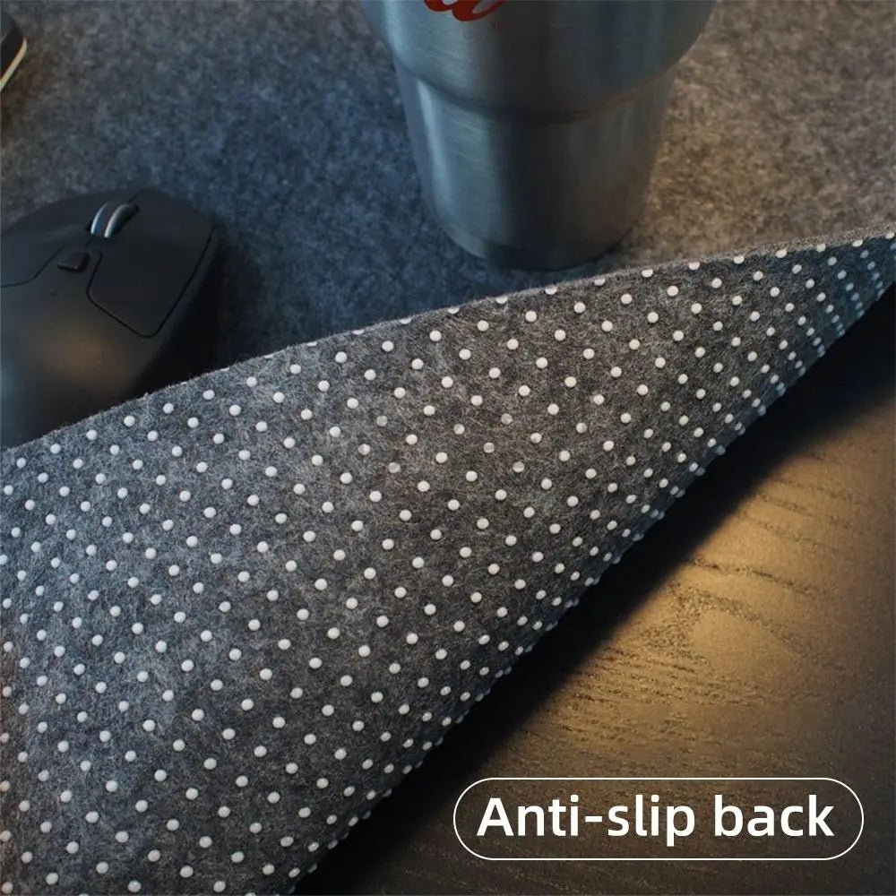 Elegantes Filz Mauspad in Schwarz. Rutschfest und schützend für Ihren Schreibtisch im Büro & Homeoffice.