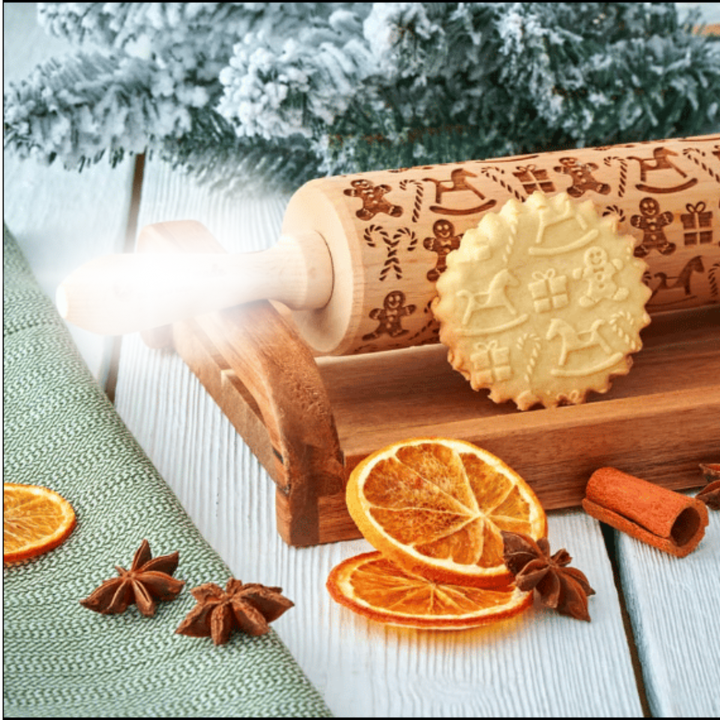 Hochwertiges Holz-Nudelholz, graviert mit Lebkuchenmännern, für kreative Weihnachtskekse. Praktisches Backzubehör.